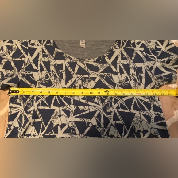 Lularoe Classic-T X-Small Blue w/ Cream Colored Bamboo  Overlay, Medium - Picture 4 of 5